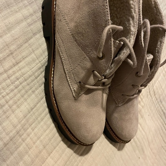 White mountain brand booties! Fully lined for those cold days! - Picture 2 of 5